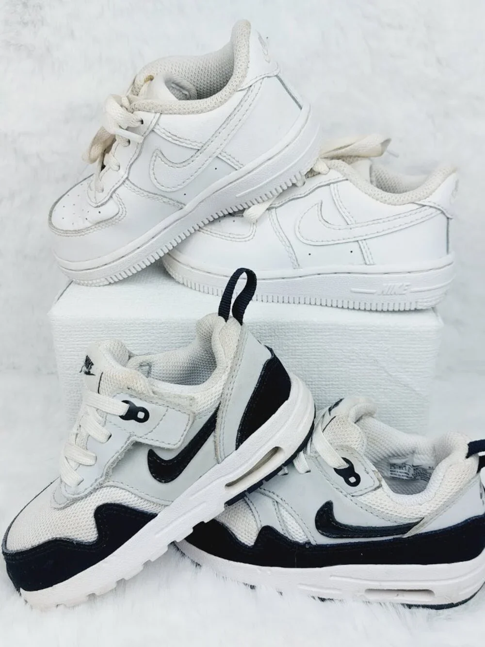 Set Of 2 Nike Boy's Platinum White Black Air Max 1 EasyOn Casual Sneaker Size 7C